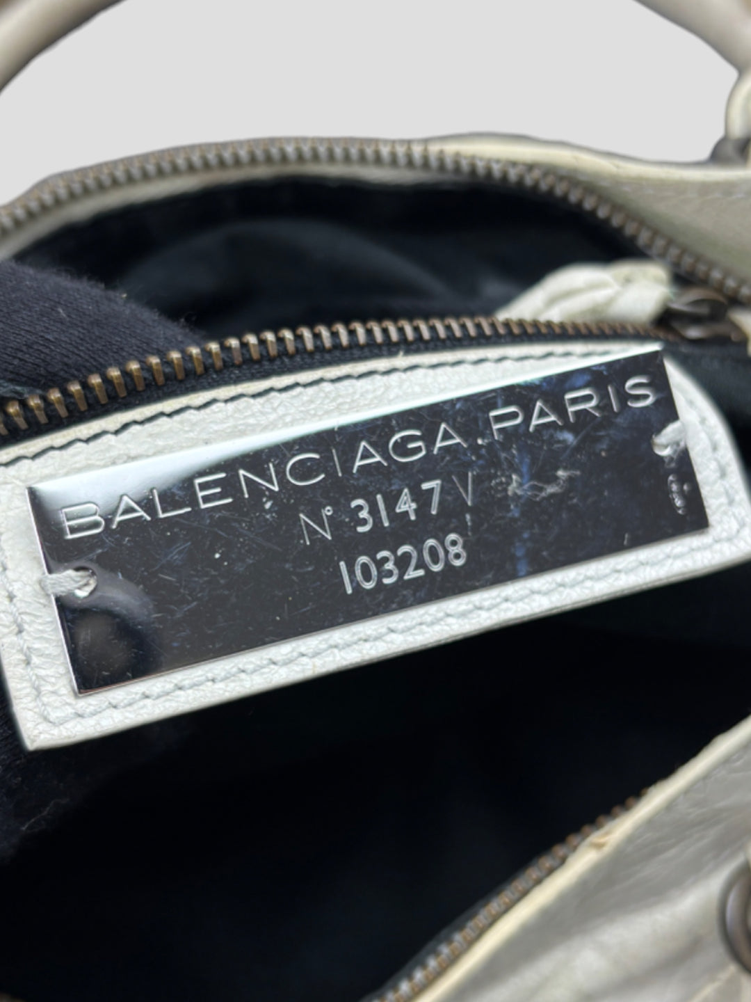 Vintage Balenciaga Damen 2-in-1 City Bag Weiss mit Nieten und Spiegelanhänger, Second-Hand Balenciaga Bag White