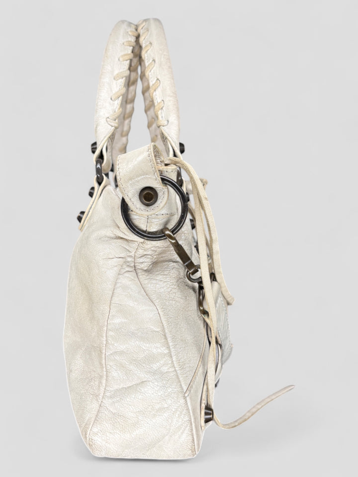 Vintage Balenciaga Damen 2-in-1 City Bag Weiss mit Nieten und Spiegelanhänger, Second-Hand Balenciaga Bag White