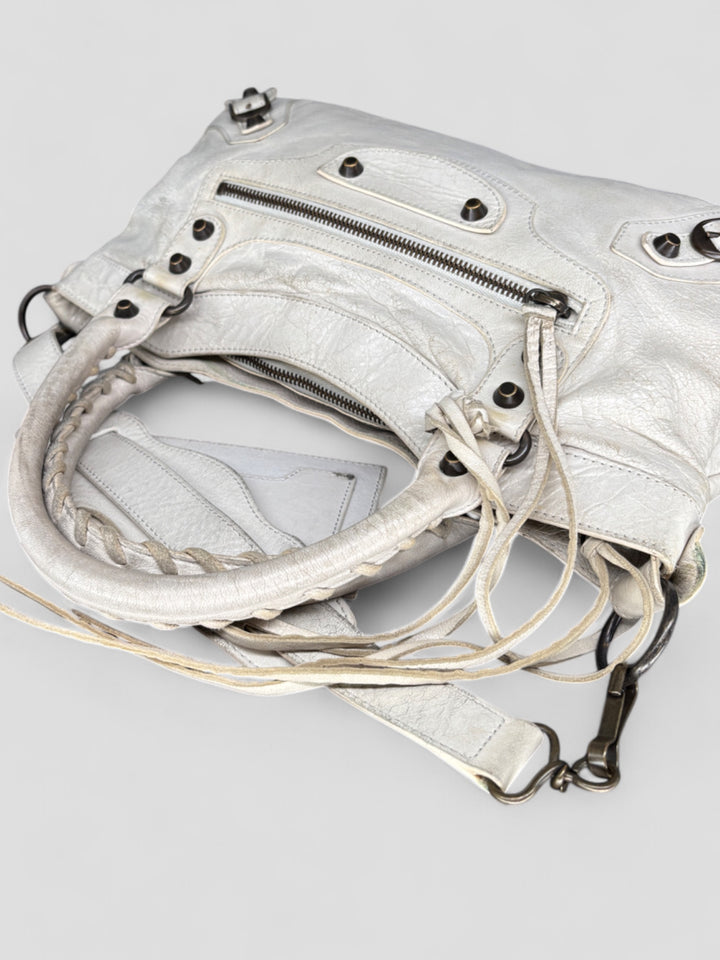 Vintage Balenciaga Damen 2-in-1 City Bag Weiss mit Nieten und Spiegelanhänger, Second-Hand Balenciaga Bag White