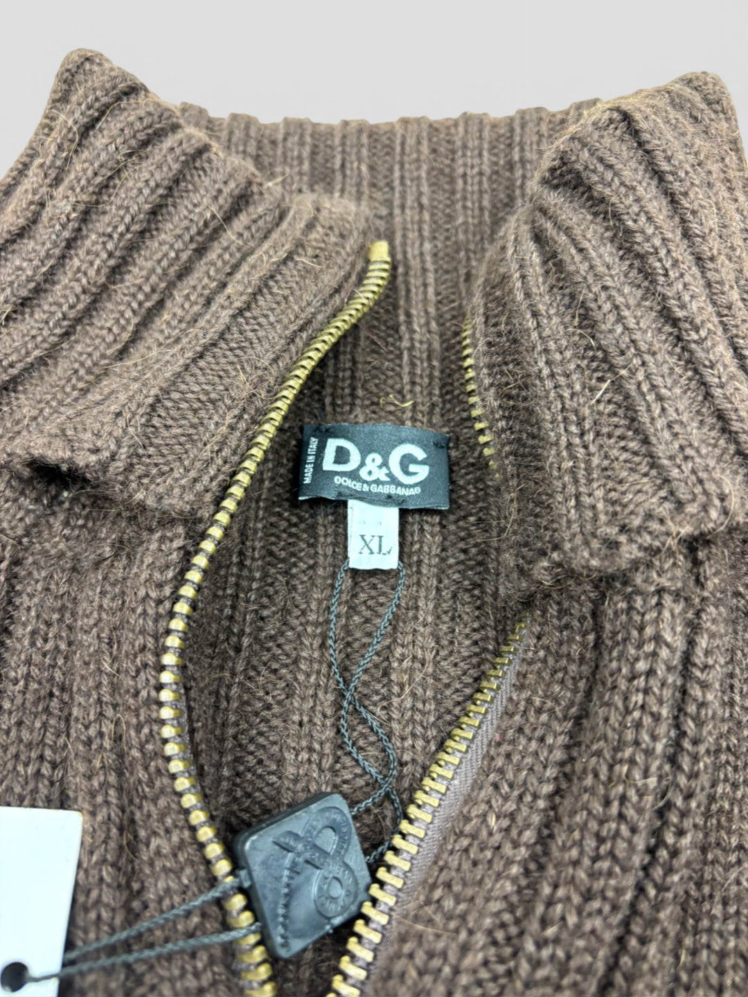Vintage Dolce Gabbana Herren Strickpullover Braun mit Streifen in Burgunderrot und Olivgrün, Second-Hand D&G Sweater Brown