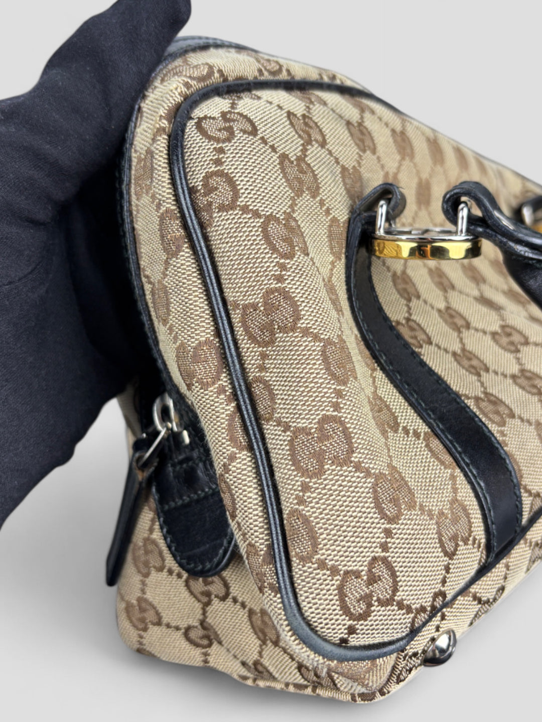 Vintage Gucci Damen Princess Schultertasche Beige mit schwarzen Lederdetails, Second-Hand Gucci Bag Beige
