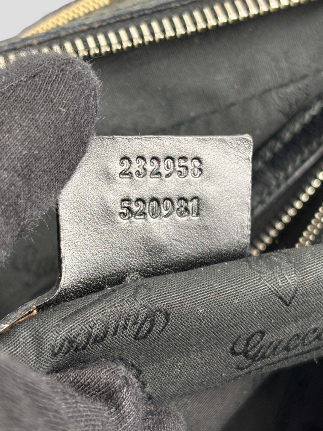 Vintage Gucci Damen Princess Schultertasche Beige mit schwarzen Lederdetails, Second-Hand Gucci Bag Beige