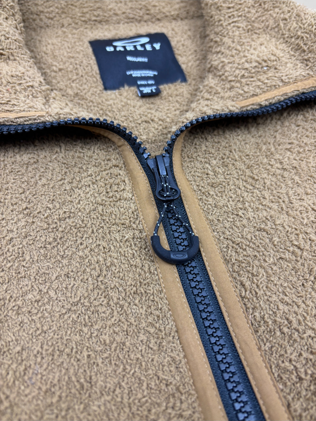 Vintage Oakley Unisex Tactical Fleecejacke Beige mit großen Fronttaschen, Second-Hand Oakley Jacket Beige