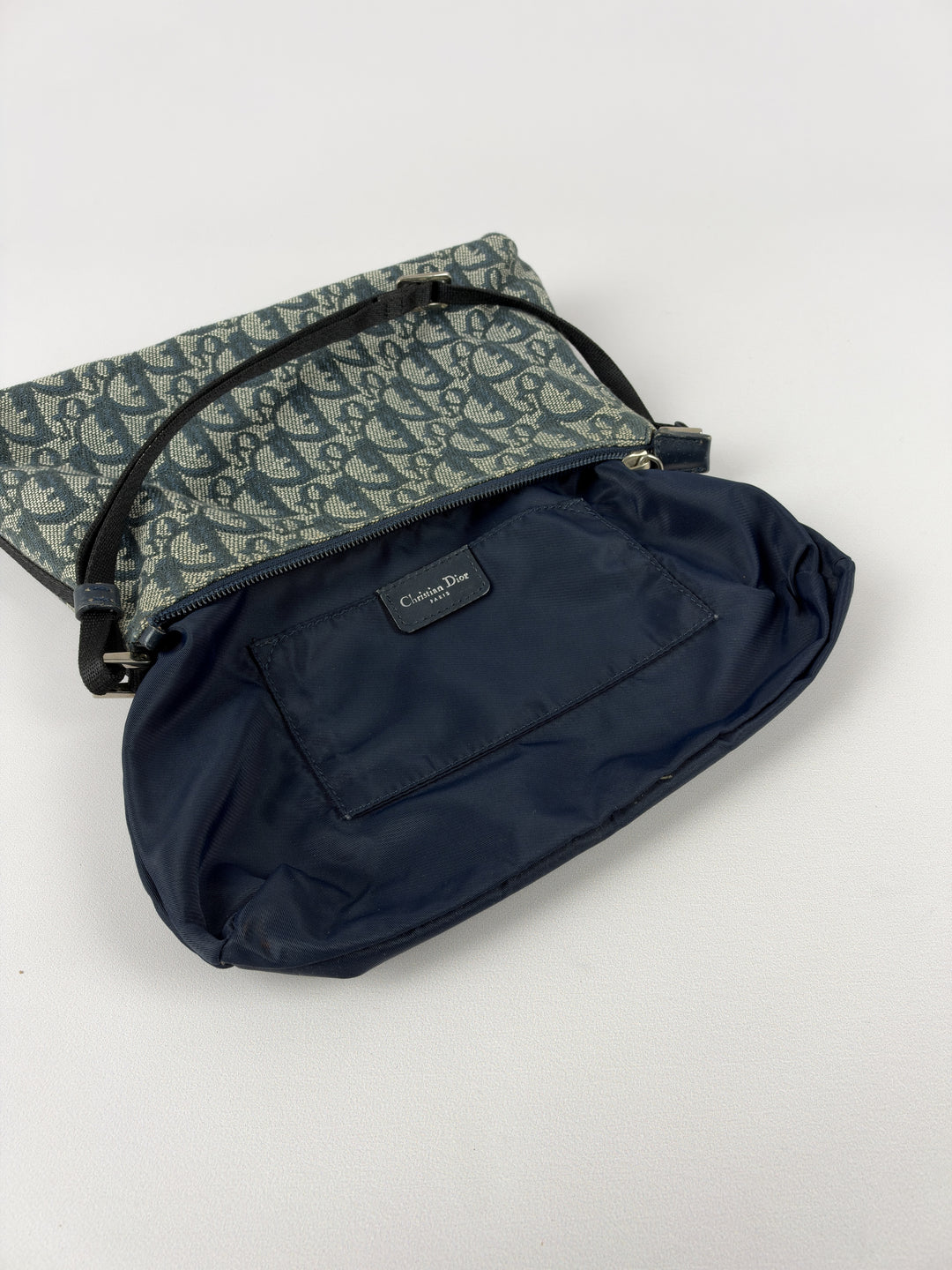 Christian Dior Trotter Canvas Pochette Baguette Shoulder Bag in Navy/Hellgrau, Detailansicht 11