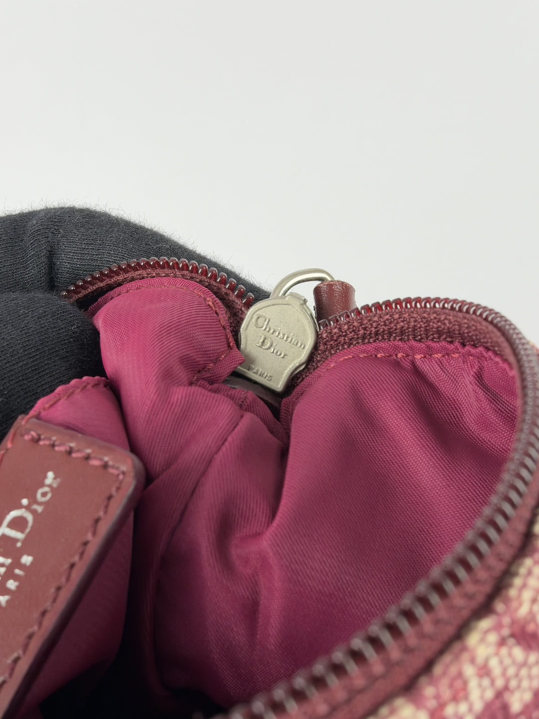 Christian Dior Trotter Canvas Pochette Baguette Shoulder Bag in Bordeaux/Creme, Ansicht 17