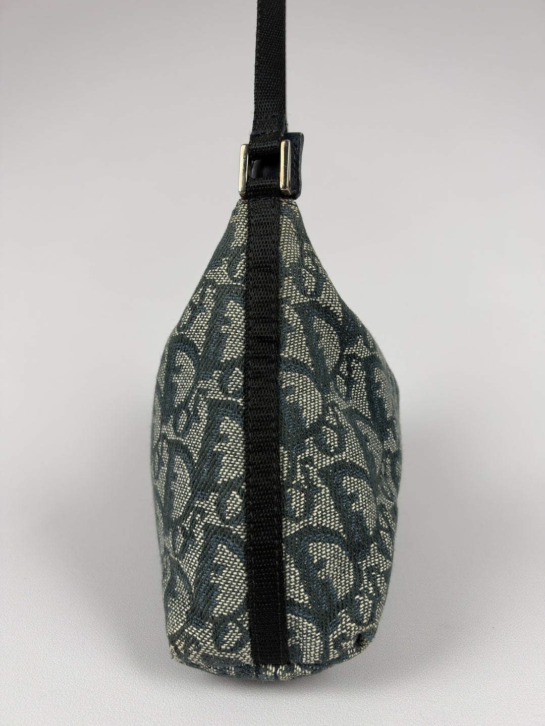 Christian Dior Trotter Canvas Pochette Baguette Shoulder Bag in Navy/Hellgrau, Detailansicht 1