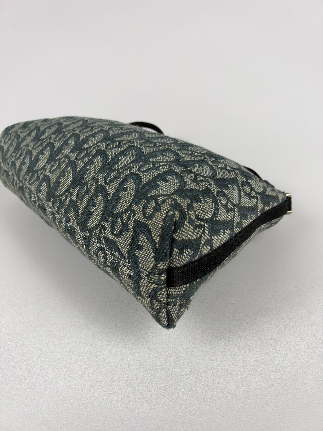 Christian Dior Trotter Canvas Pochette Baguette Shoulder Bag in Navy/Hellgrau, Detailansicht 6