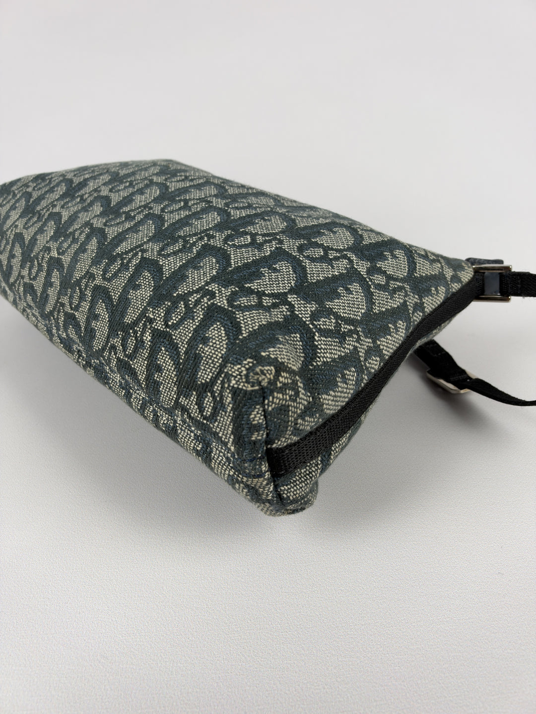 Christian Dior Trotter Canvas Pochette Baguette Shoulder Bag in Navy/Hellgrau, Detailansicht 8
