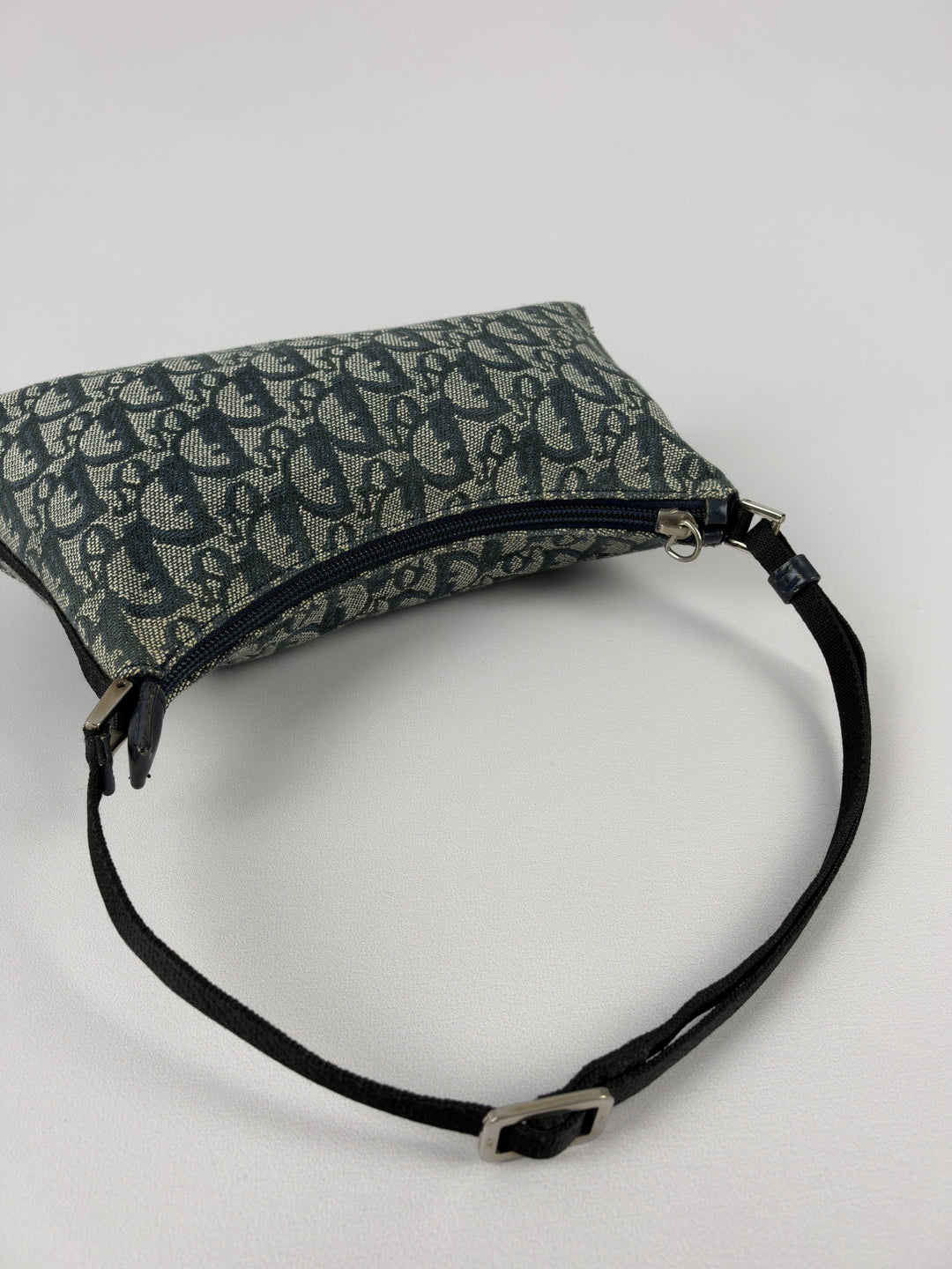 Christian Dior Trotter Canvas Pochette Baguette Shoulder Bag in Navy/Hellgrau, Detailansicht 9