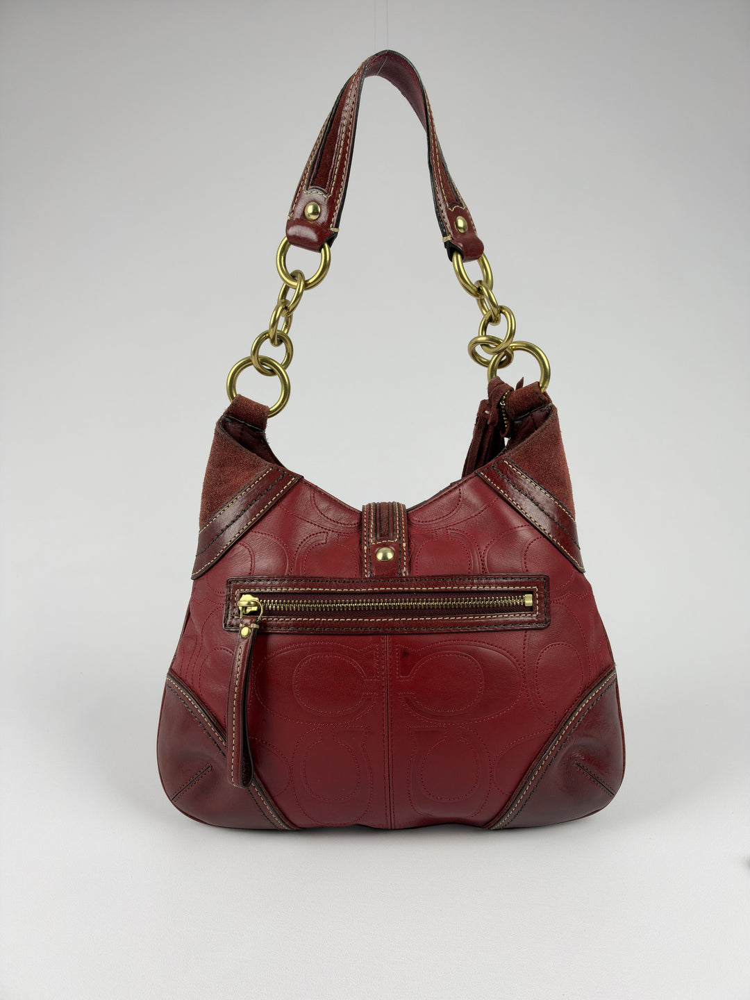 Coach Embossed Signature Leather Chain Hobo Shoulder Bag in Bordeauxrot, Detailansicht 2