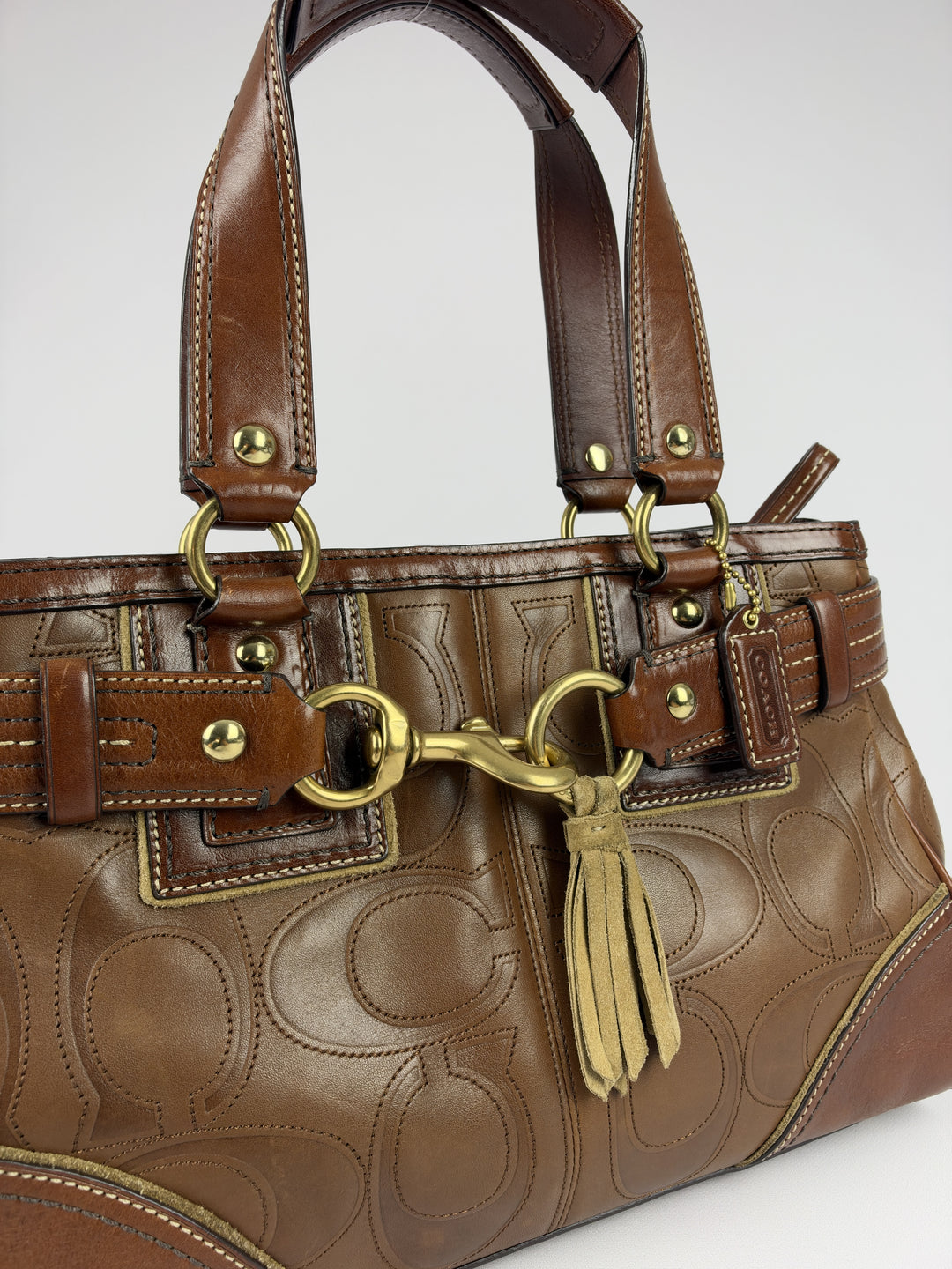 Coach Hamptons Clip Signature Stitched Full Leather Satchel Shoulder Bag in Braun/Cognac, Detailansicht 1