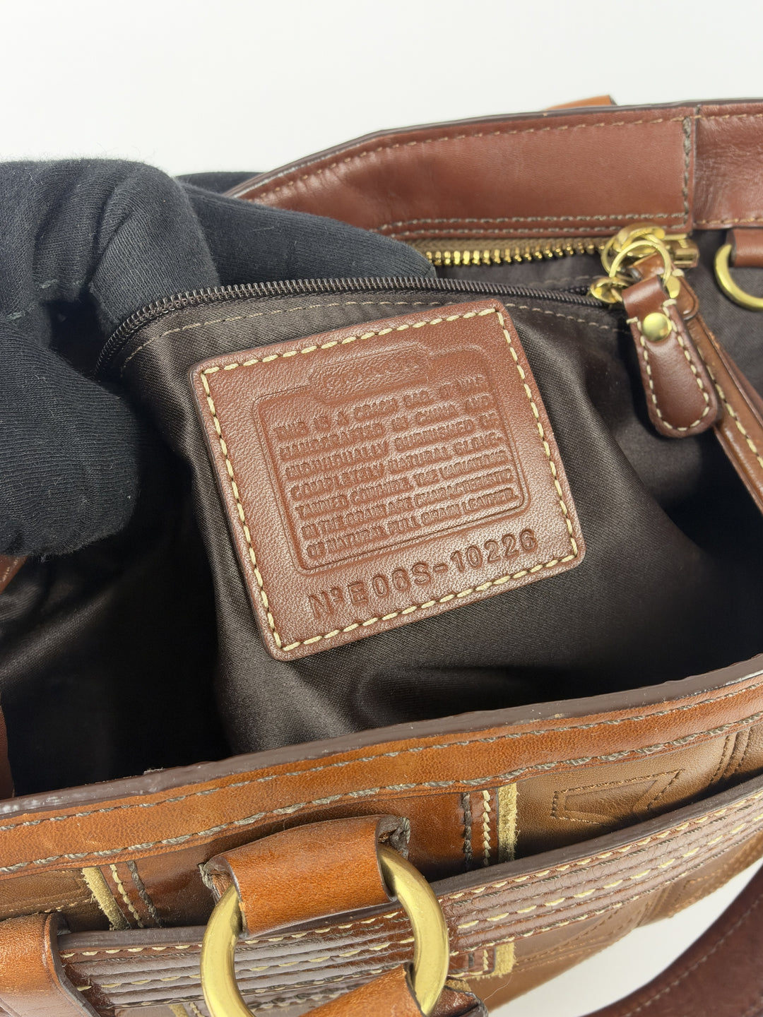 Coach Hamptons Clip Signature Stitched Full Leather Satchel Shoulder Bag in Braun/Cognac, Detailansicht 12