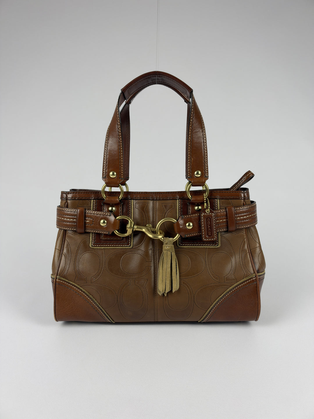 Coach Hamptons Clip Signature Stitched Full Leather Satchel Shoulder Bag in Braun/Cognac, Vorderansicht im Originalfoto