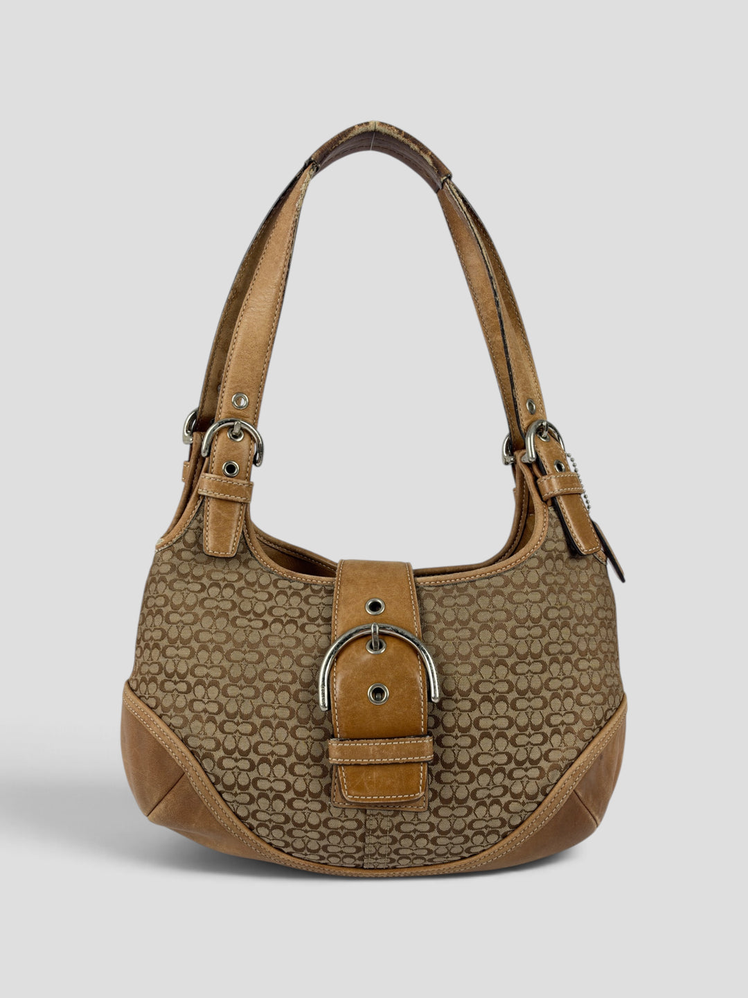 Coach Mini Signature Soho Buckle Hobo Shoulder Bag aus Mini-Signature-Jacquard-Canvas in Khaki/Braun, Vorderansicht