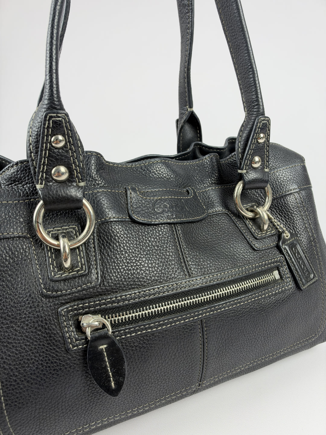 Coach Penelope Pebbled Leather Shoulder Bag in Schwarz, Detailansicht 1
