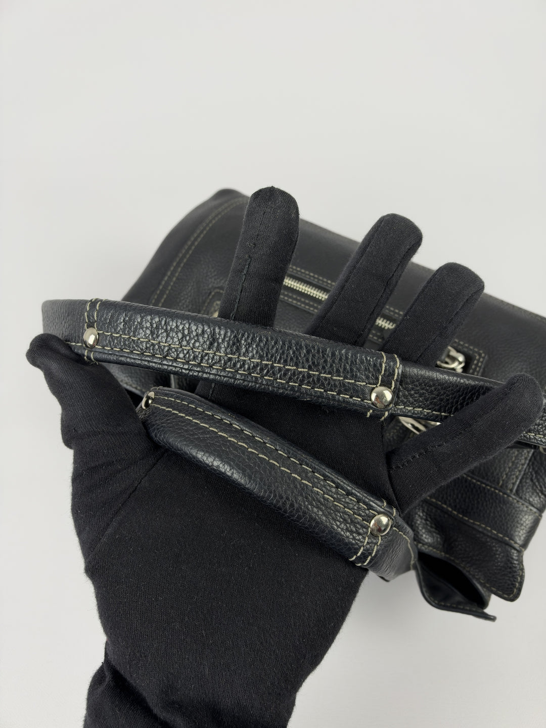 Coach Penelope Pebbled Leather Shoulder Bag in Schwarz, Detailansicht 10