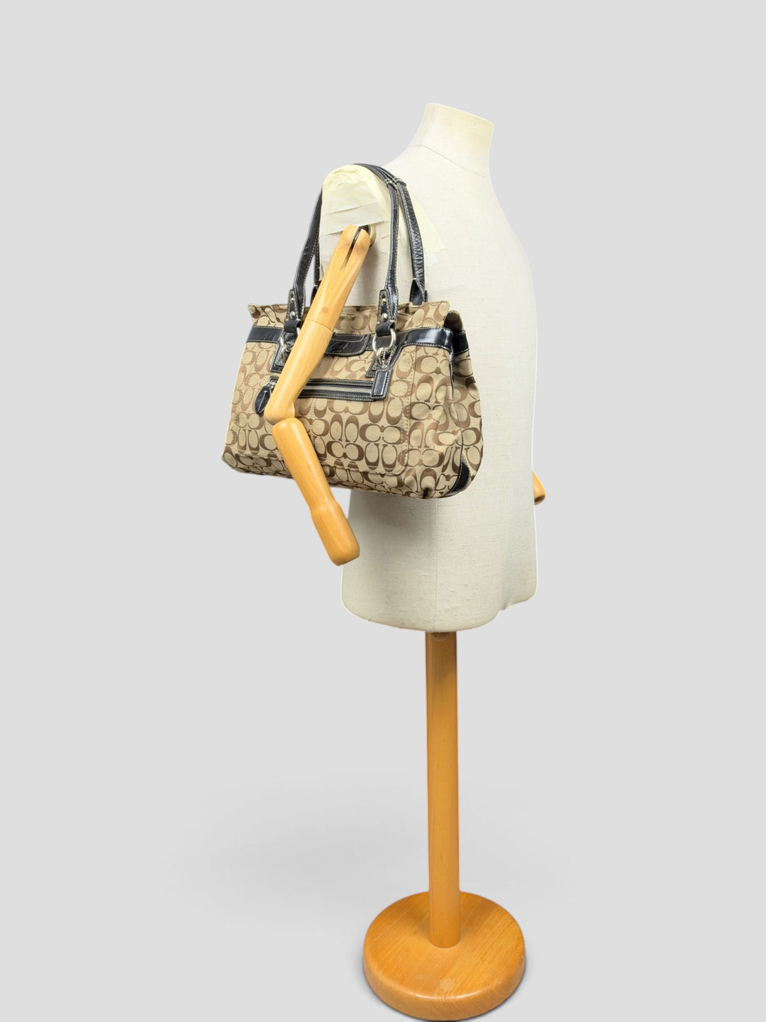Coach Penelope Signature Canvas Carryall Tote Shoulder Bag in Khaki/Braun, Ansicht 2