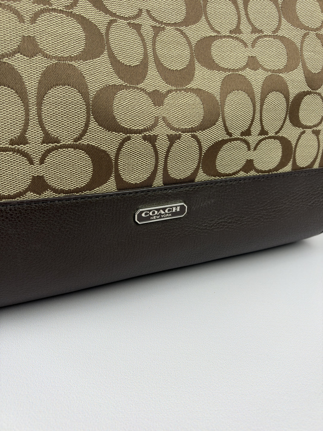 Coach Signature Gallery Tote Shoulder Bag in Khaki/Braun, Detailansicht 1
