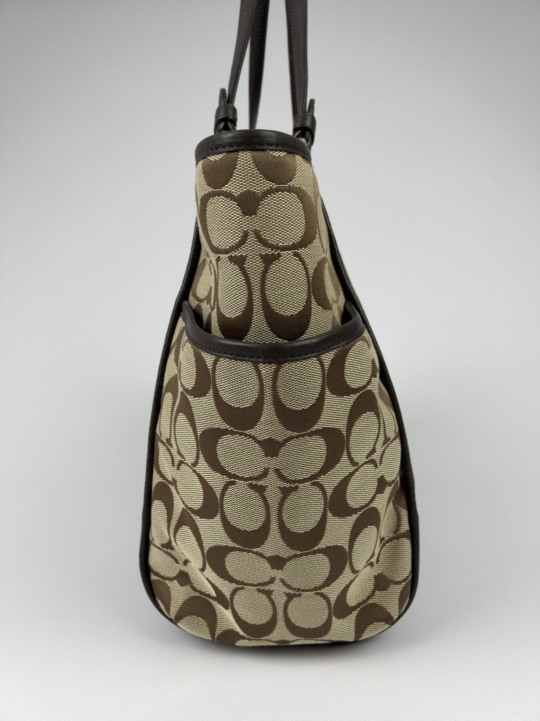 Coach Signature Gallery Tote Shoulder Bag in Khaki/Braun, Detailansicht 2