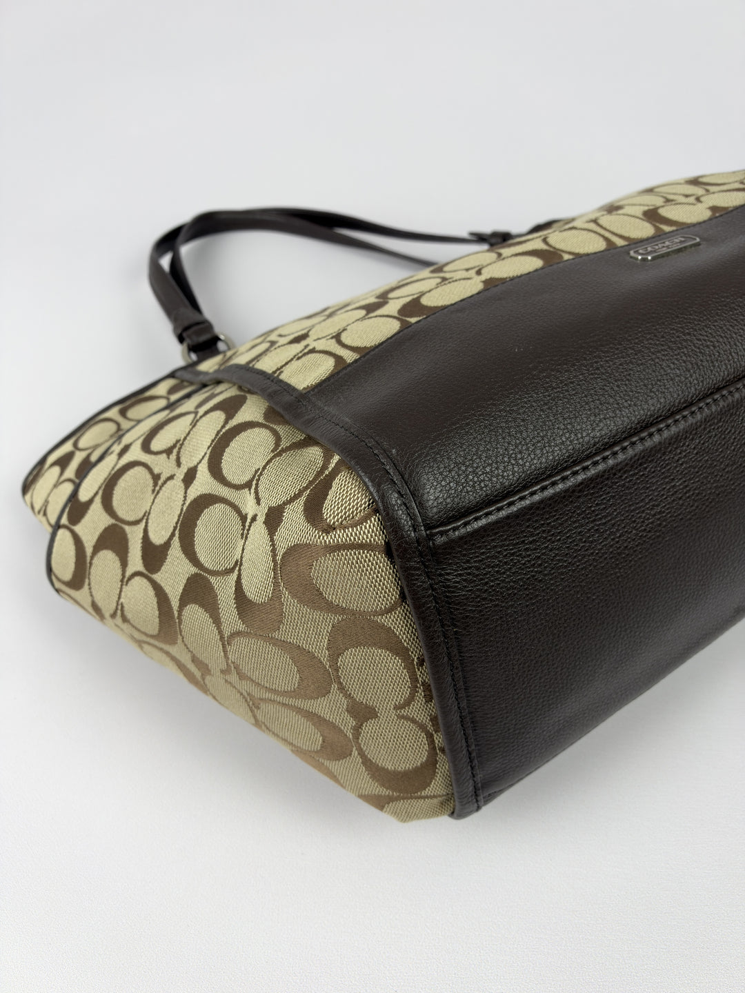 Coach Signature Gallery Tote Shoulder Bag in Khaki/Braun, Detailansicht 6