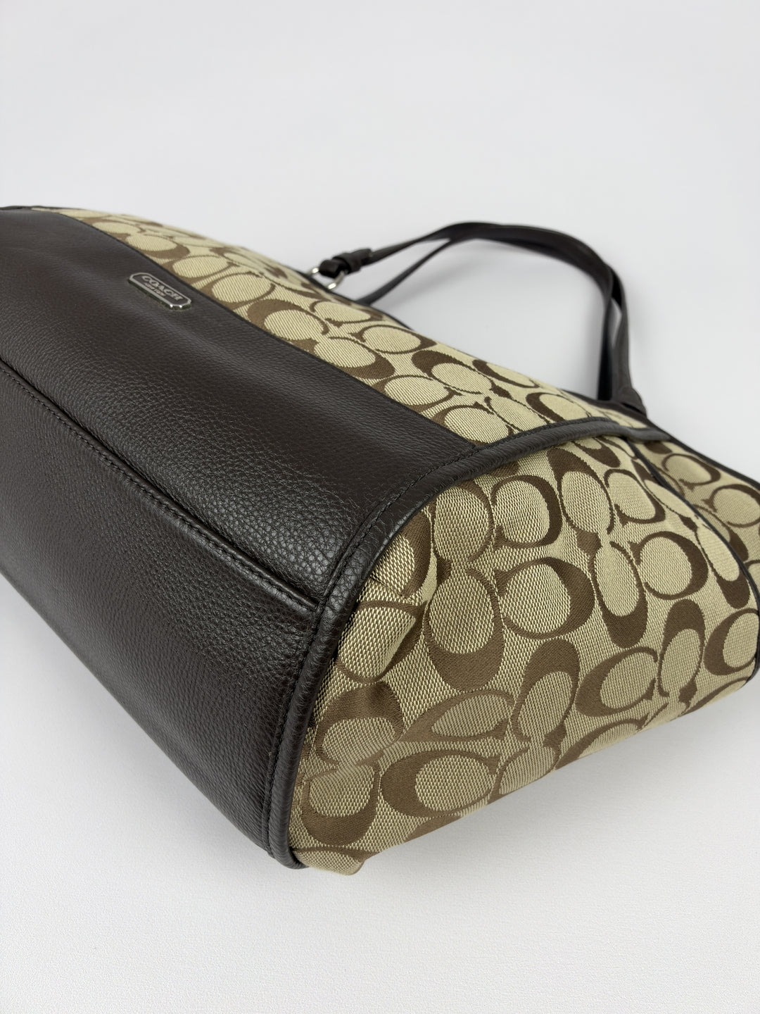 Coach Signature Gallery Tote Shoulder Bag in Khaki/Braun, Detailansicht 7