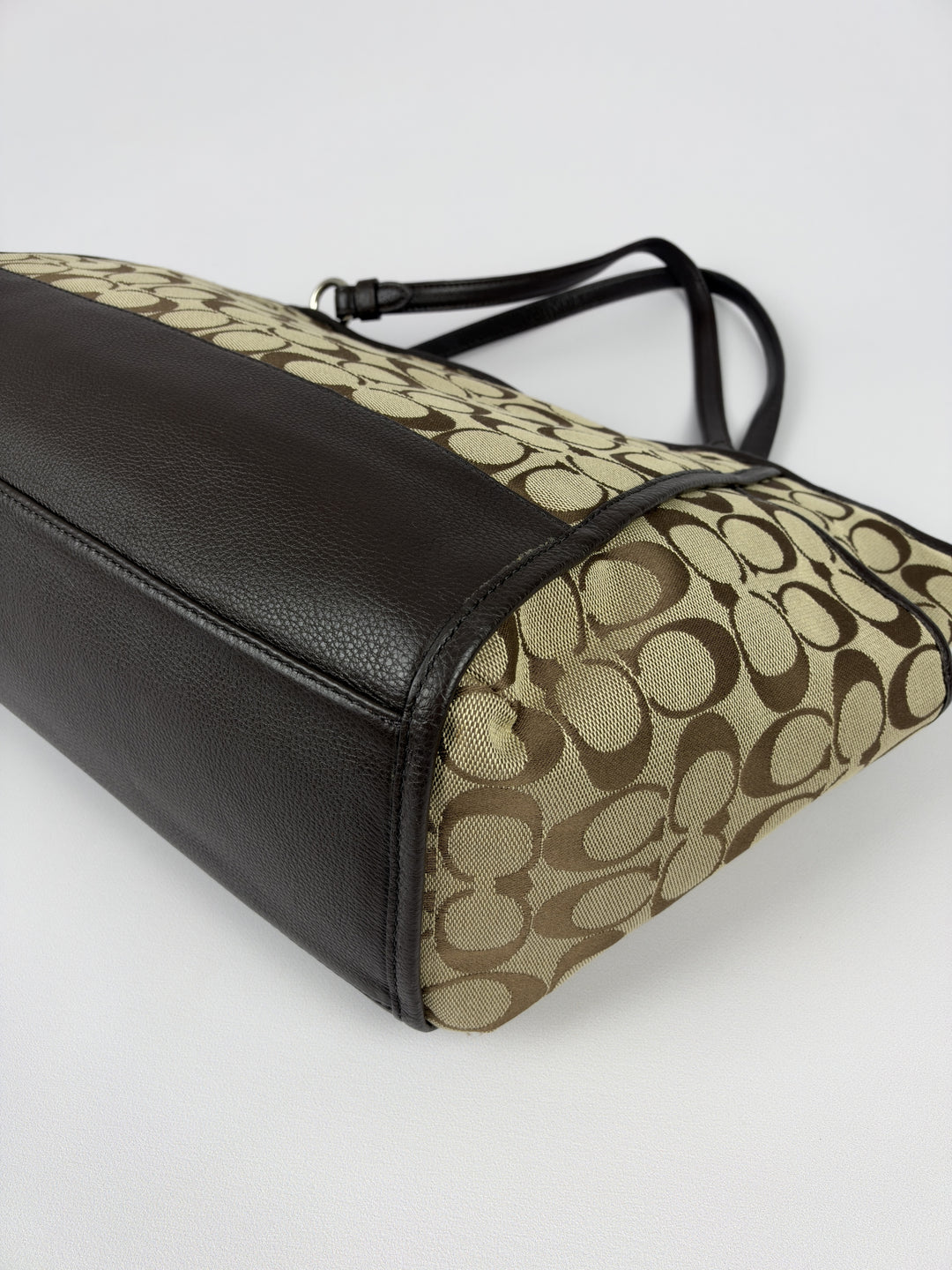 Coach Signature Gallery Tote Shoulder Bag in Khaki/Braun, Detailansicht 9
