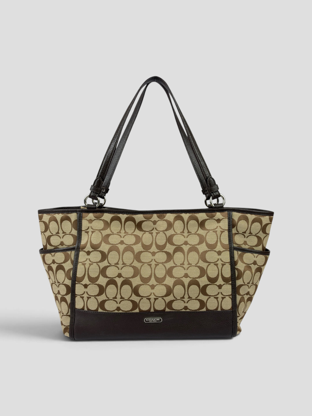 Coach Signature Gallery Tote Shoulder Bag aus Signature-Jacquard-Canvas in Khaki/Braun, Vorderansicht
