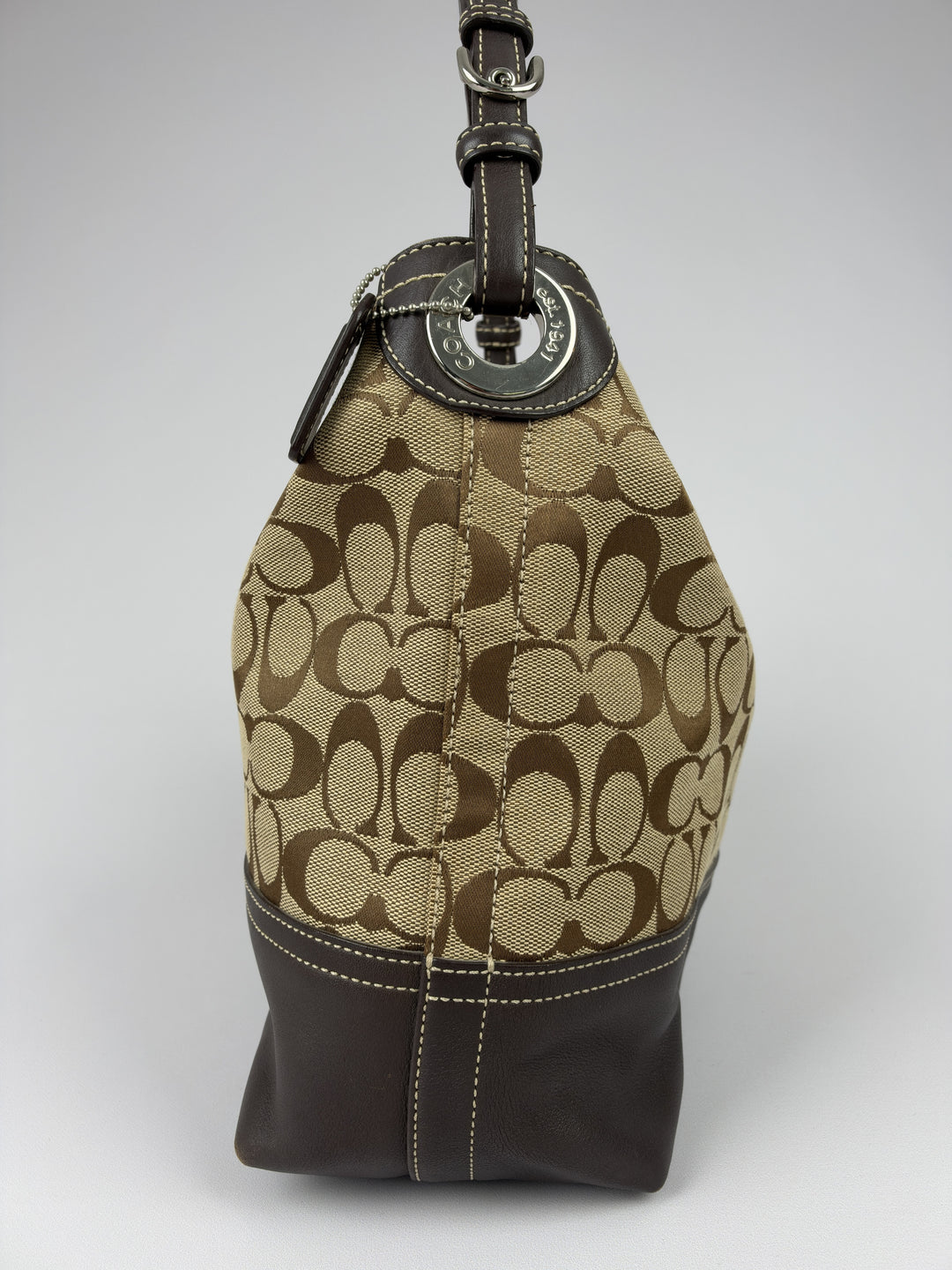 Coach Signature Leather Hobo Shoulder Bag in Khaki/Braun, Detailansicht 1