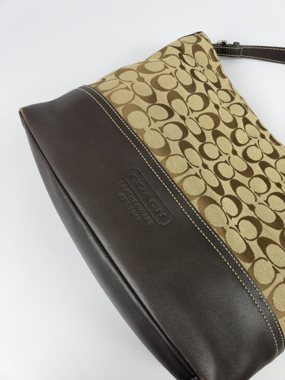 Coach Signature Leather Hobo Shoulder Bag in Khaki/Braun, Detailansicht 11