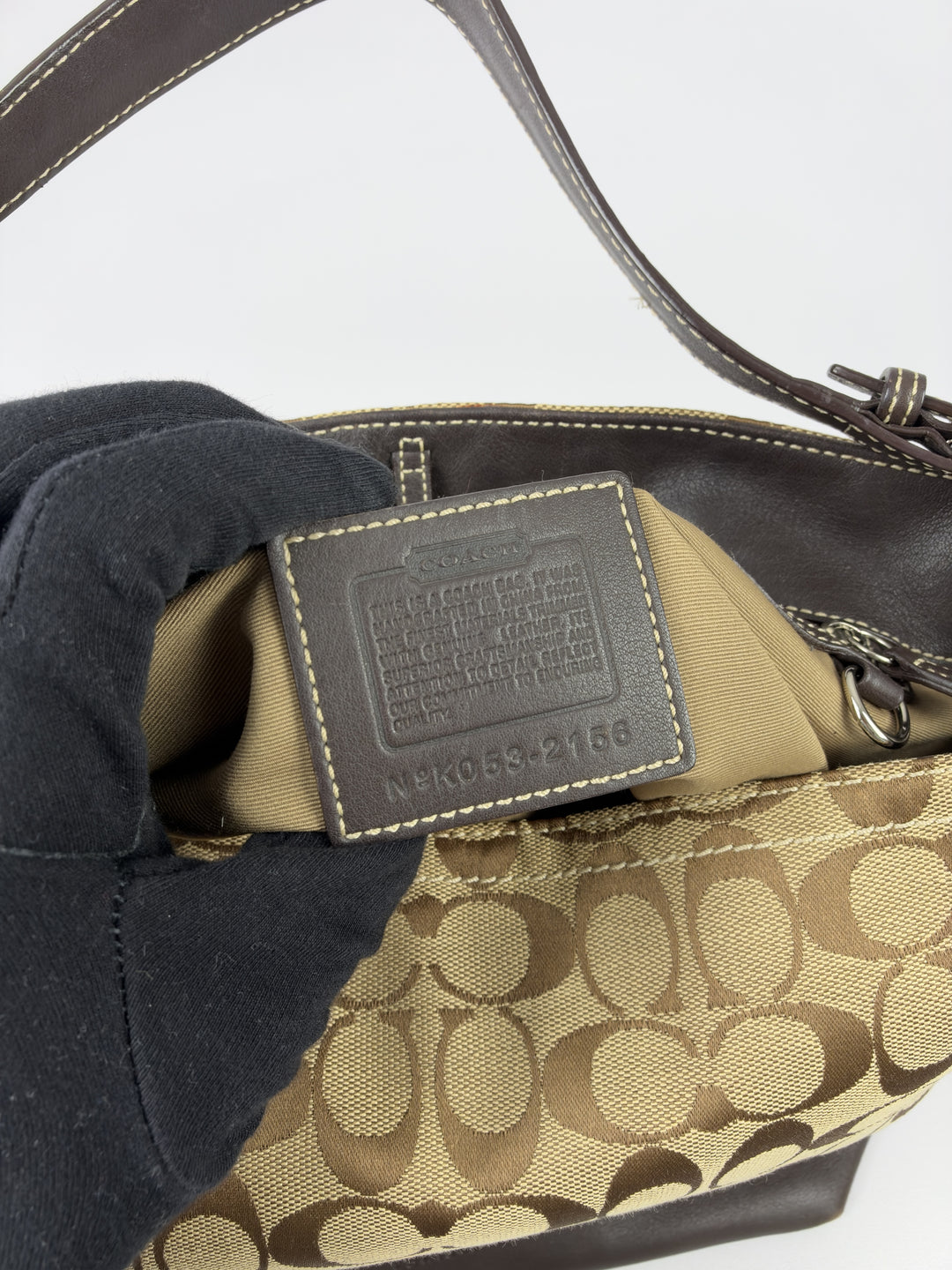 Coach Signature Leather Hobo Shoulder Bag in Khaki/Braun, Detailansicht 13