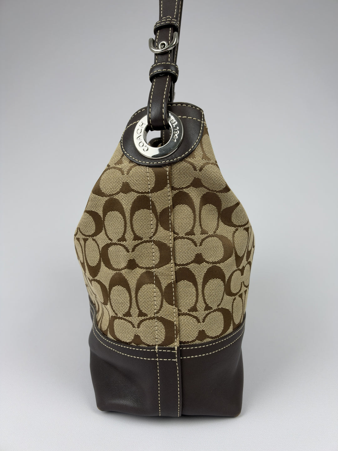 Coach Signature Leather Hobo Shoulder Bag in Khaki/Braun, Detailansicht 3