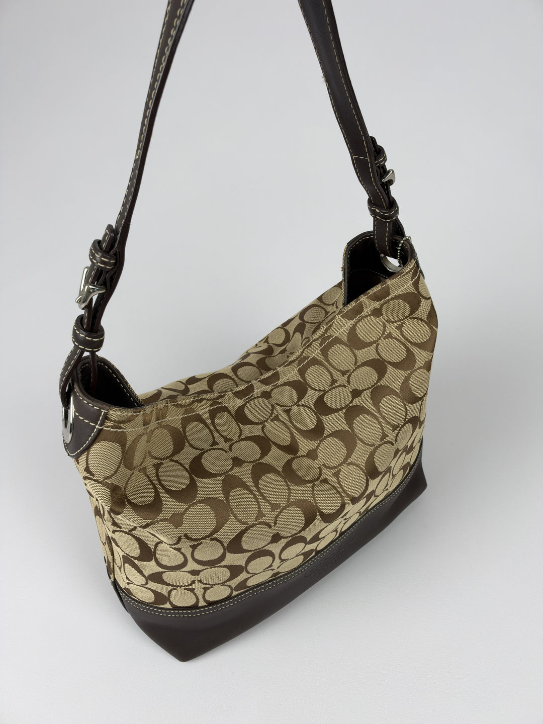 Coach Signature Leather Hobo Shoulder Bag in Khaki/Braun, Detailansicht 4