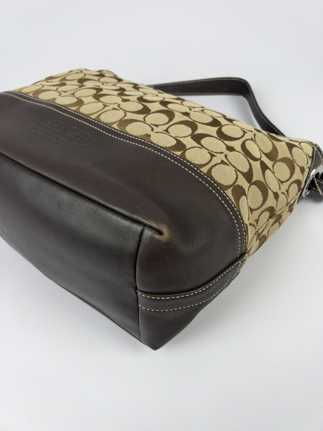 Coach Signature Leather Hobo Shoulder Bag in Khaki/Braun, Detailansicht 6
