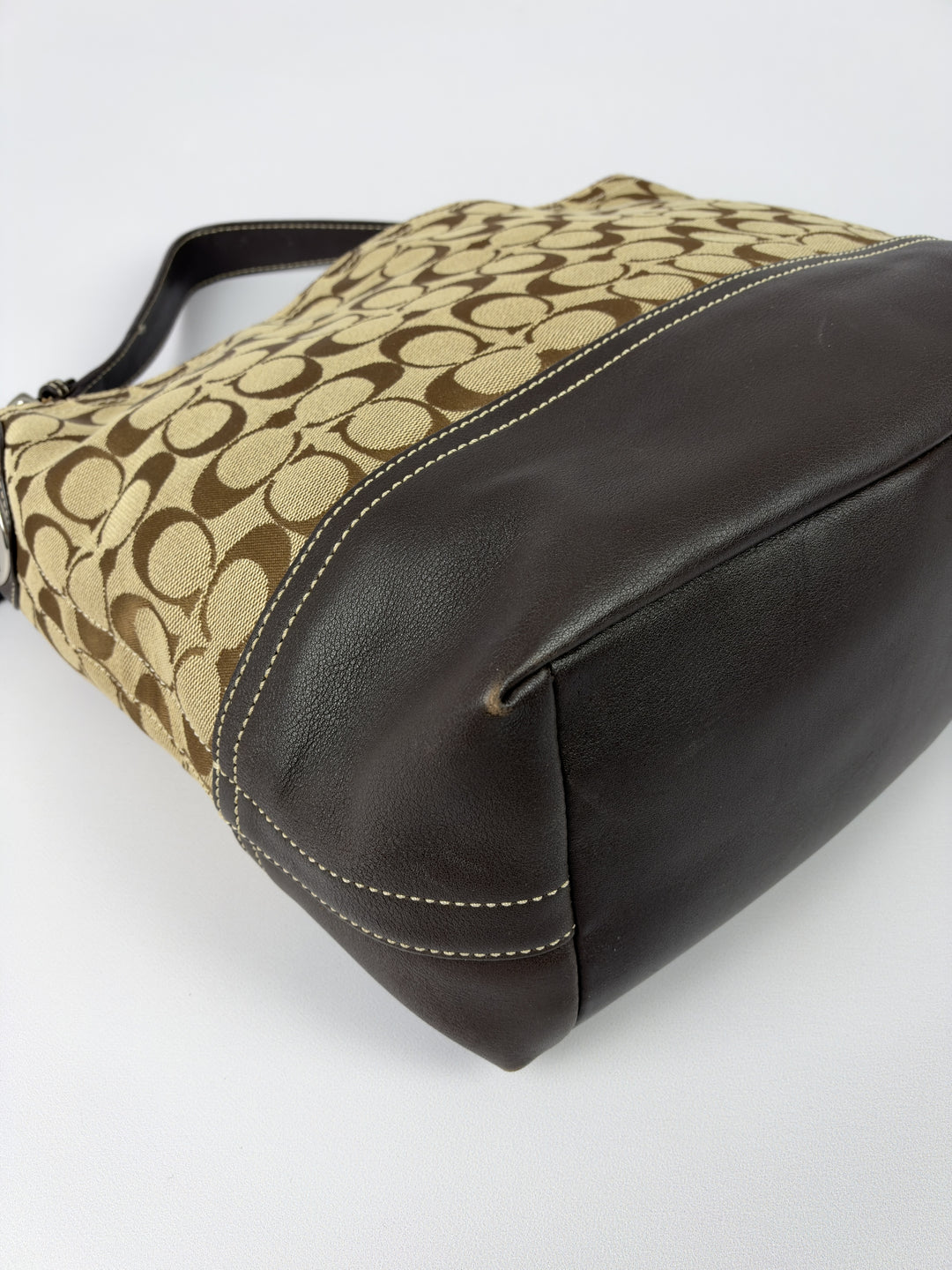 Coach Signature Leather Hobo Shoulder Bag in Khaki/Braun, Detailansicht 7
