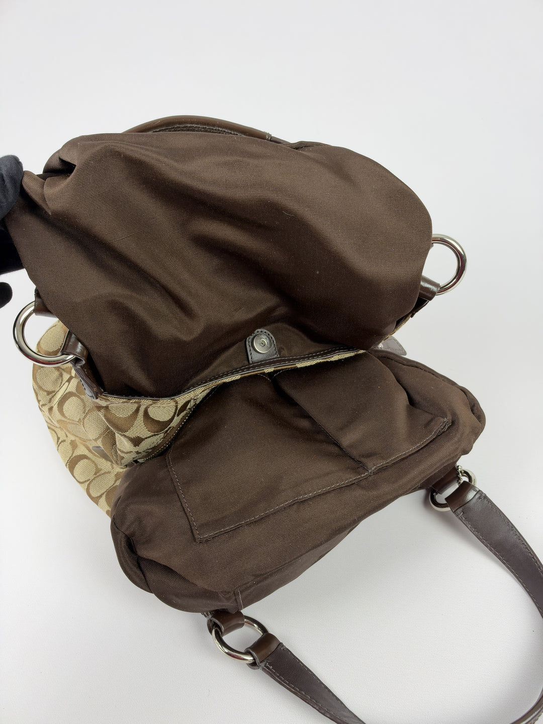 Coach Signature Soho Buckle Hobo Shoulder Bag in Khaki/Braun, Detailansicht 12