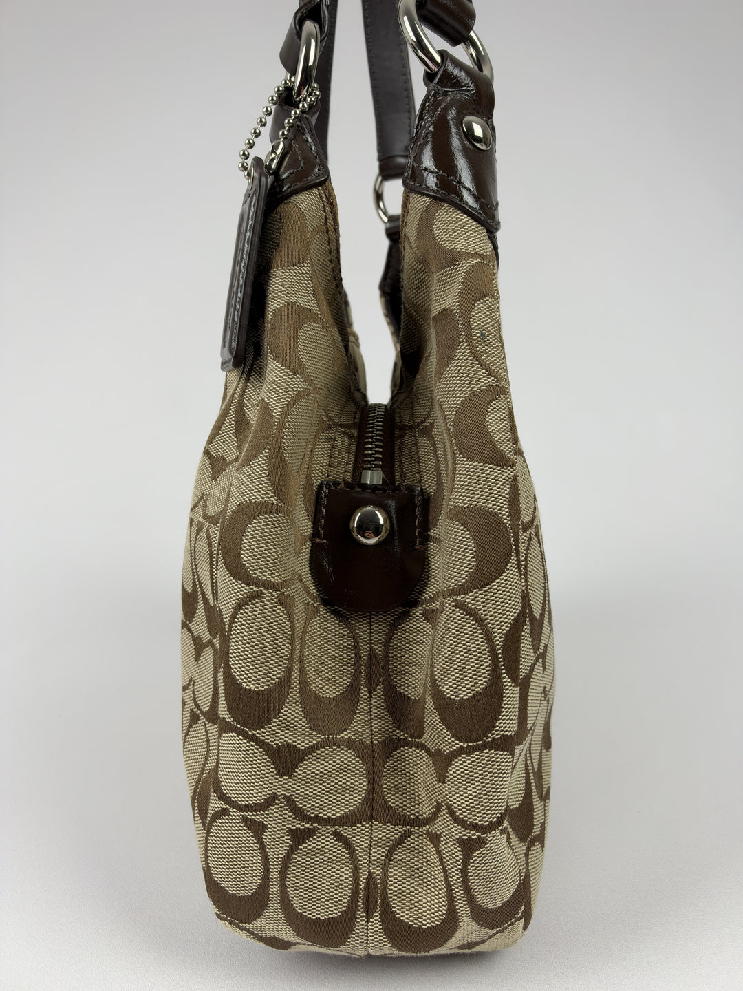 Coach Signature Soho Buckle Hobo Shoulder Bag in Khaki/Braun, Detailansicht 1