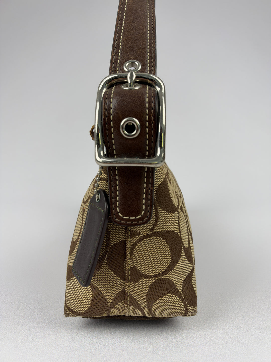 Coach Signature Suede Stripe Baguette Shoulder Bag in Khaki/Braun, Detailansicht 1