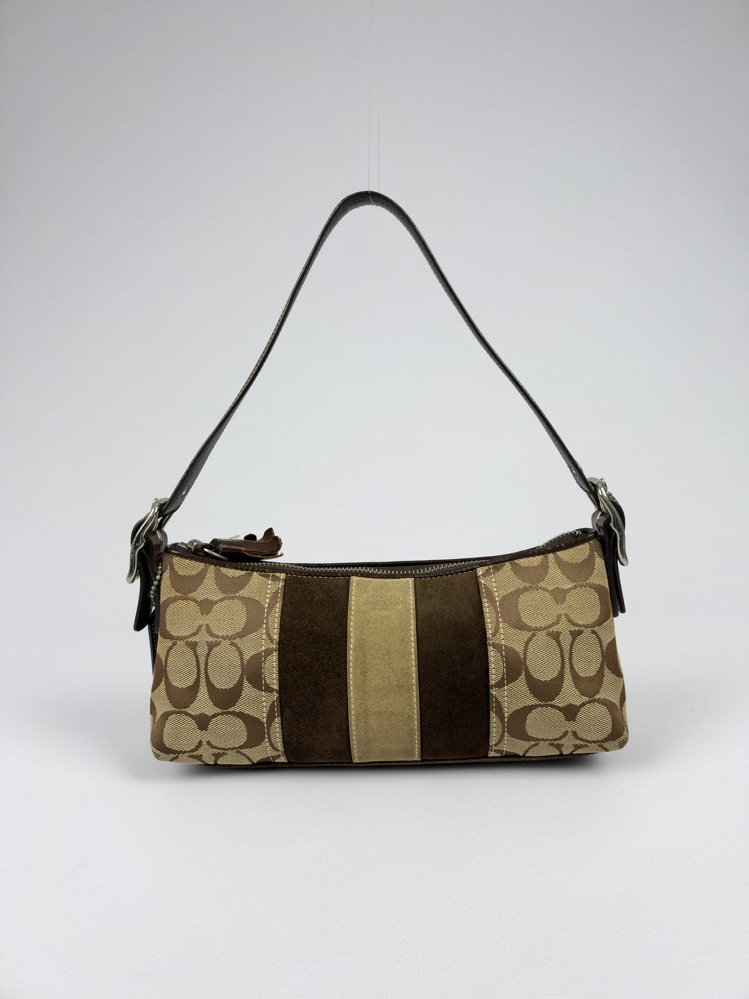 Coach Signature Suede Stripe Baguette Shoulder Bag in Khaki/Braun, Detailansicht 2