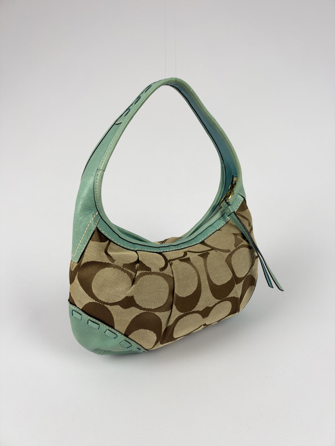 Coach Signature Turquoise Pleated Whipstitch Hobo Shoulder Bag in Khaki/Braun, Detailansicht 1
