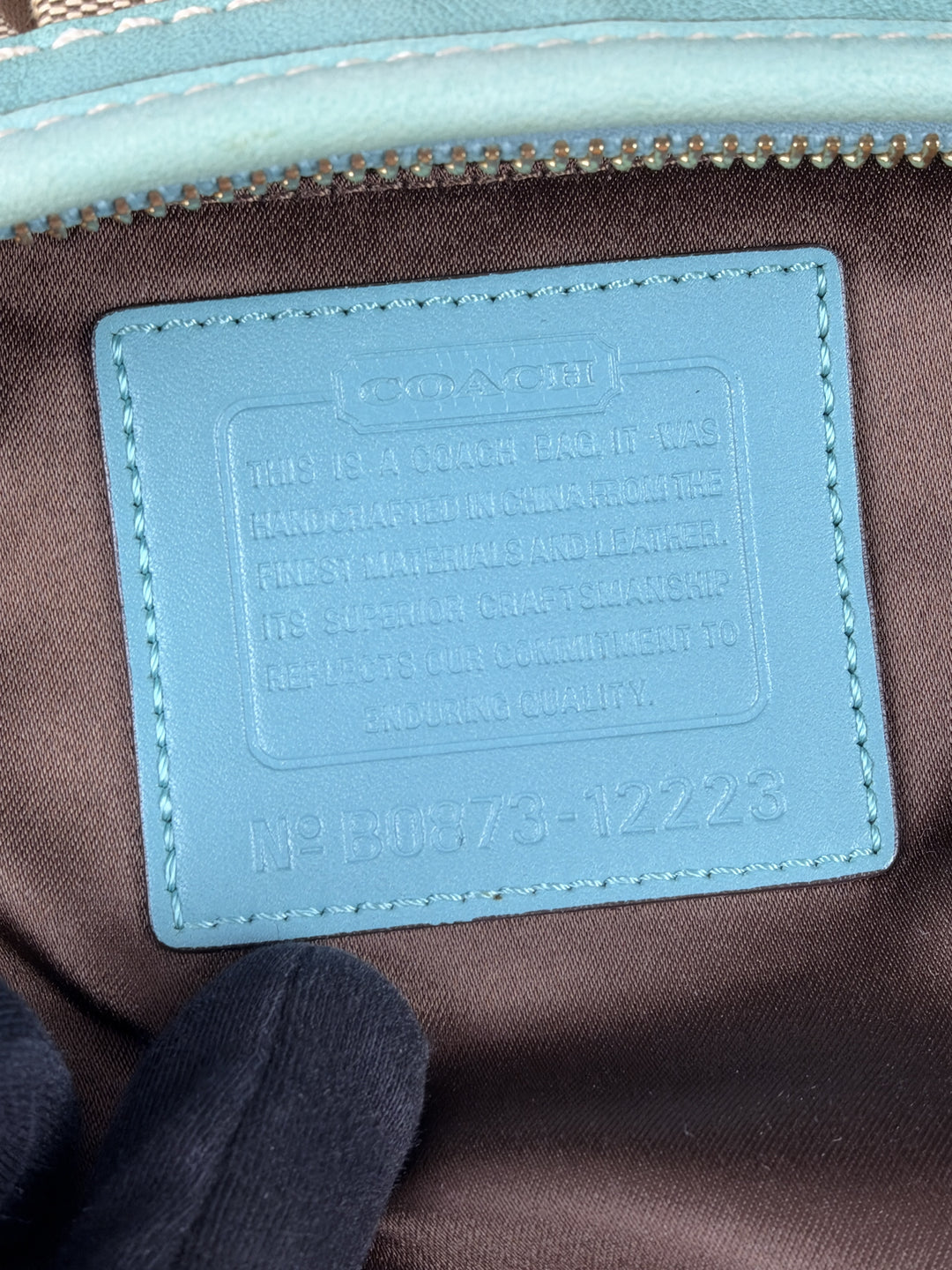 Coach Signature Turquoise Pleated Whipstitch Hobo Shoulder Bag in Khaki/Braun, Detailansicht 13