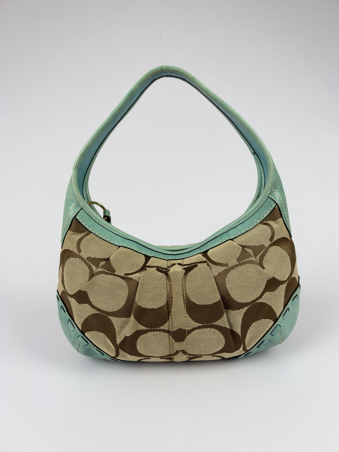 Coach Signature Turquoise Pleated Whipstitch Hobo Shoulder Bag in Khaki/Braun, Detailansicht 3