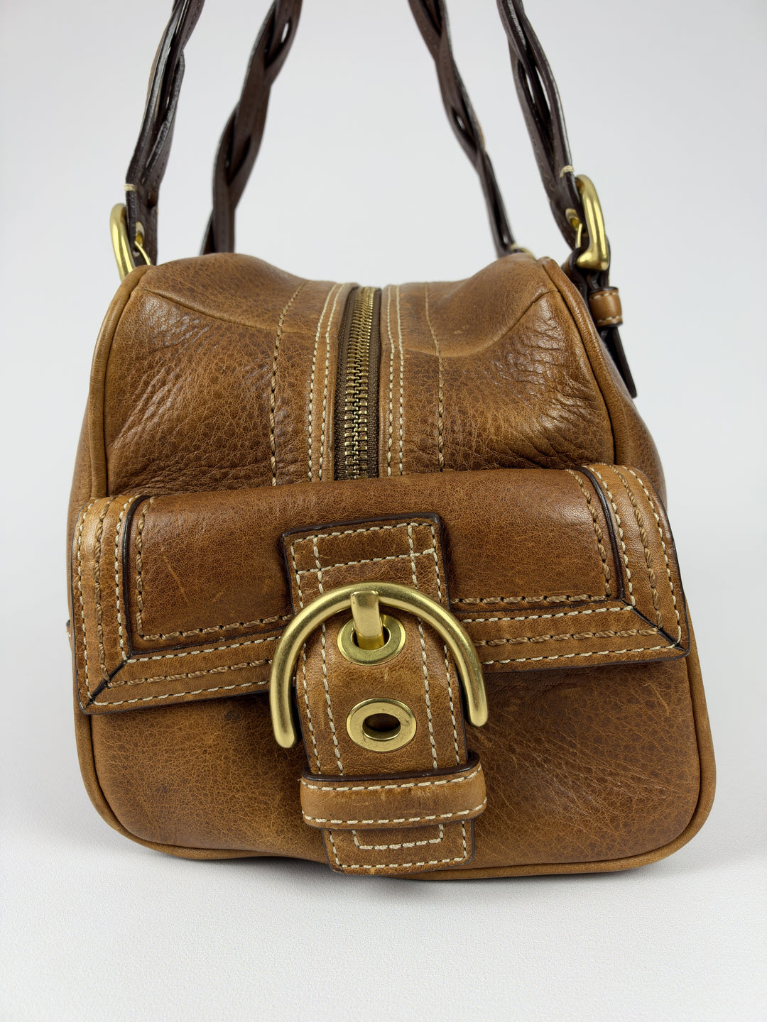 Coach Soho Leather Buckle Satchel Shoulder Bag in Cognac/Braun, Detailansicht 3