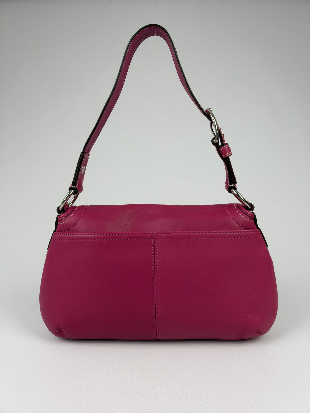 Coach Soho Pleated Leather Flap Shoulder Bag in Fuchsia/Pink, Detailansicht 2