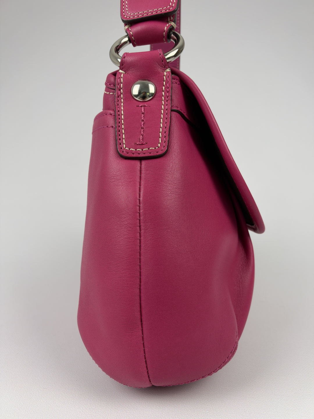 Coach Soho Pleated Leather Flap Shoulder Bag in Fuchsia/Pink, Detailansicht 3