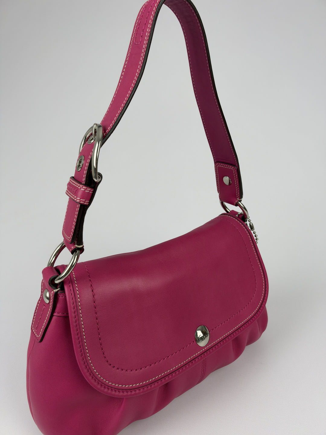 Coach Soho Pleated Leather Flap Shoulder Bag in Fuchsia/Pink, Detailansicht 4