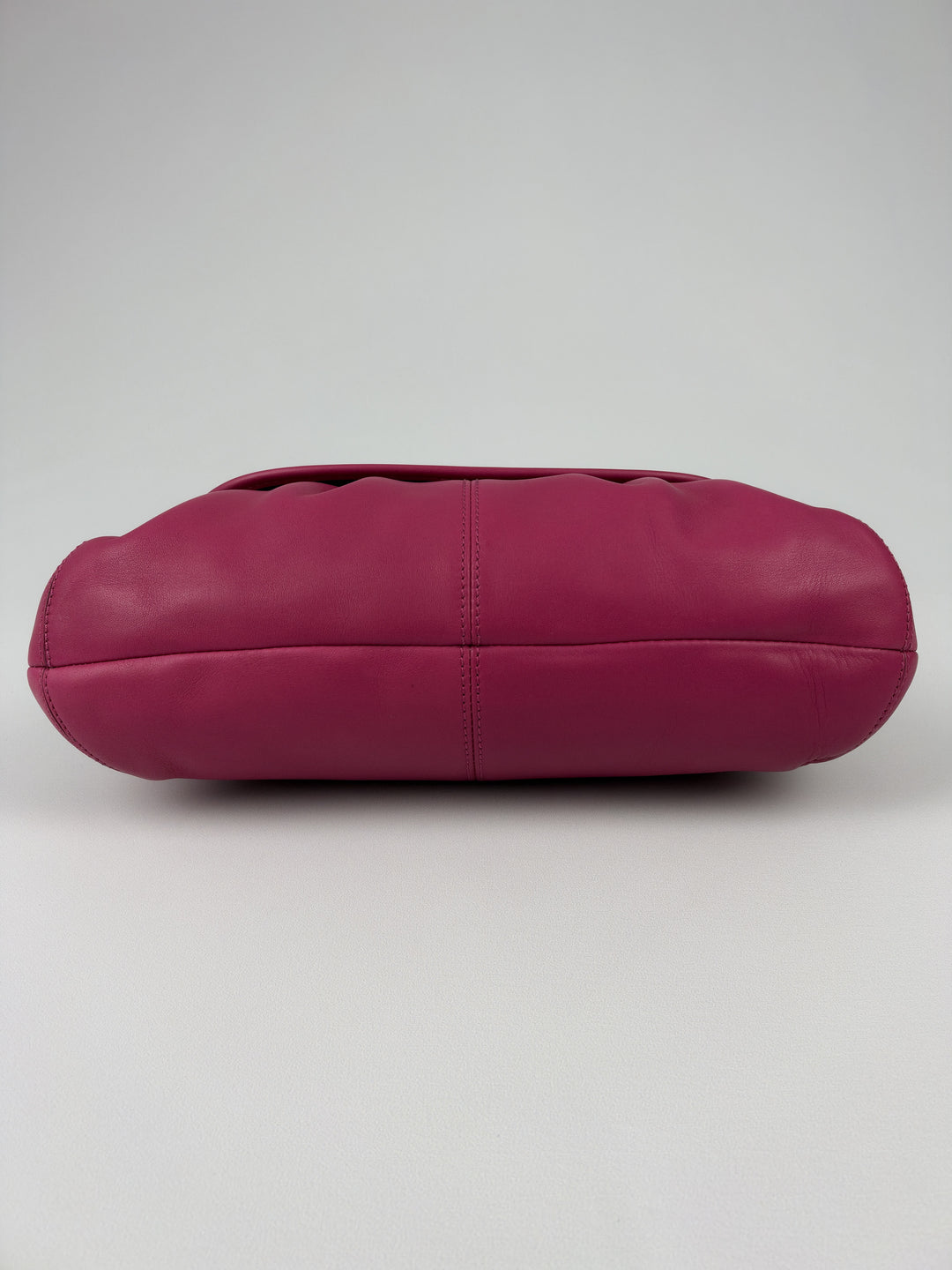 Coach Soho Pleated Leather Flap Shoulder Bag in Fuchsia/Pink, Detailansicht 5