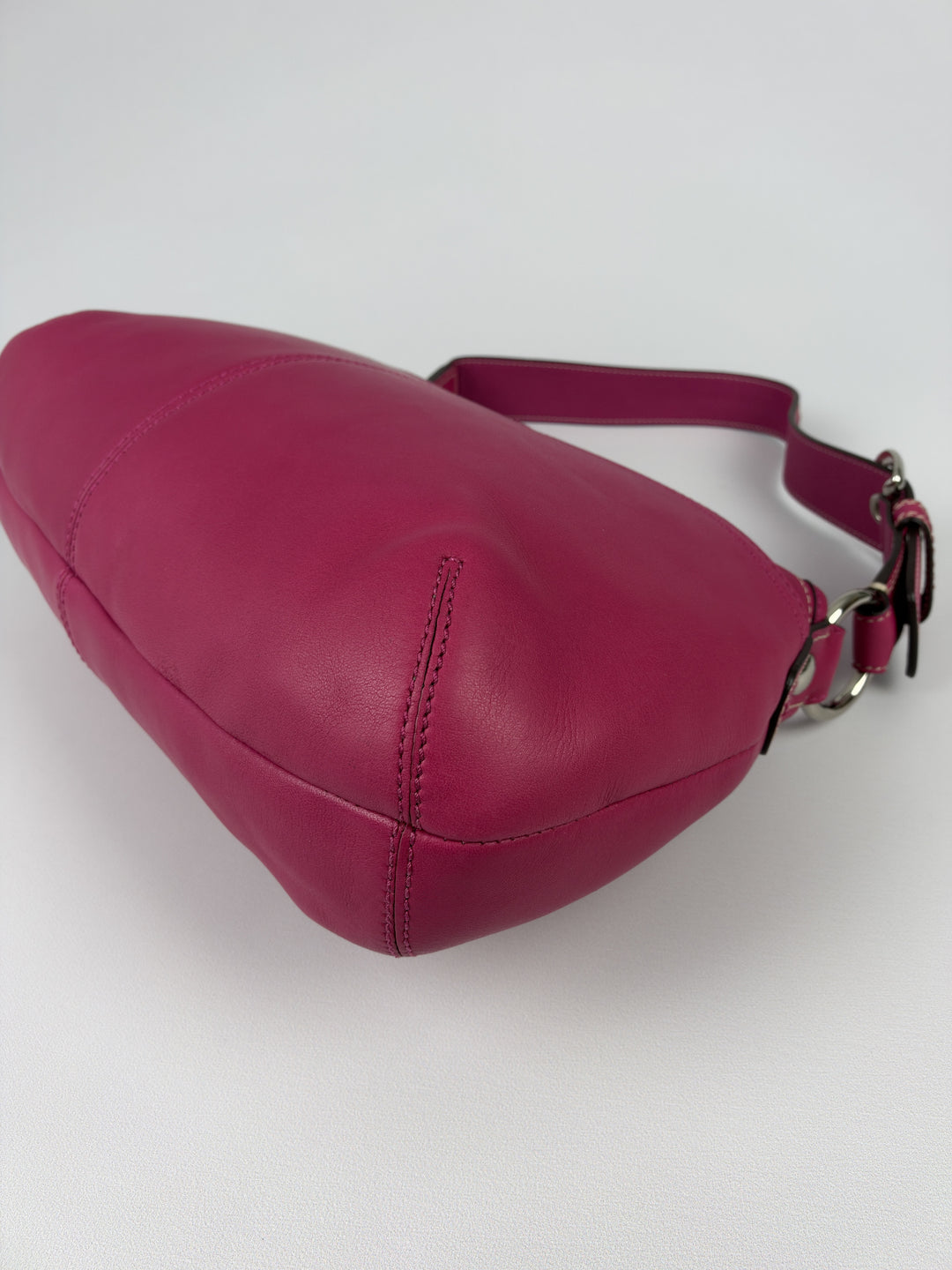 Coach Soho Pleated Leather Flap Shoulder Bag in Fuchsia/Pink, Detailansicht 9