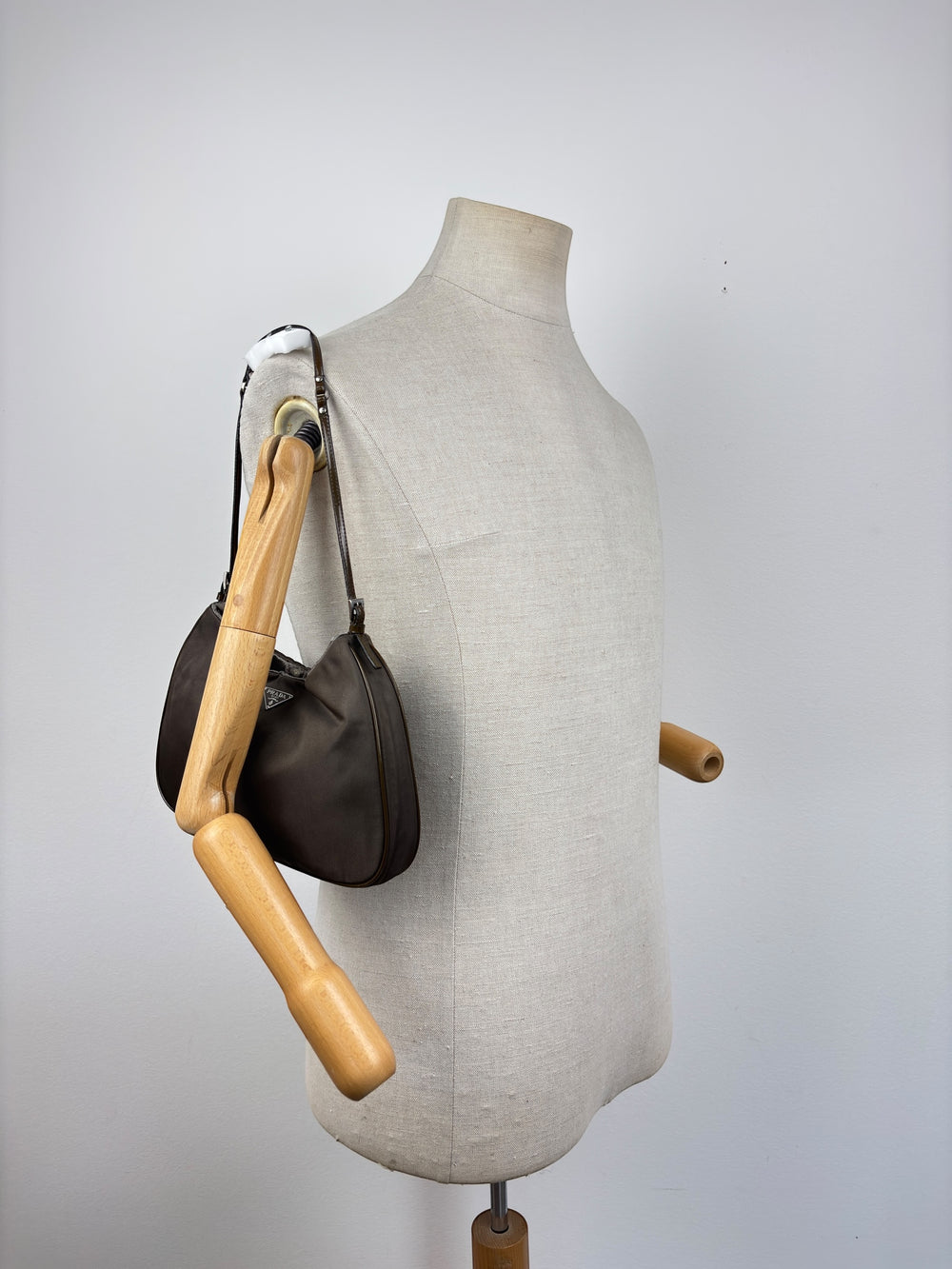 Prada Tessuto Nylon Hobo Schultertasche