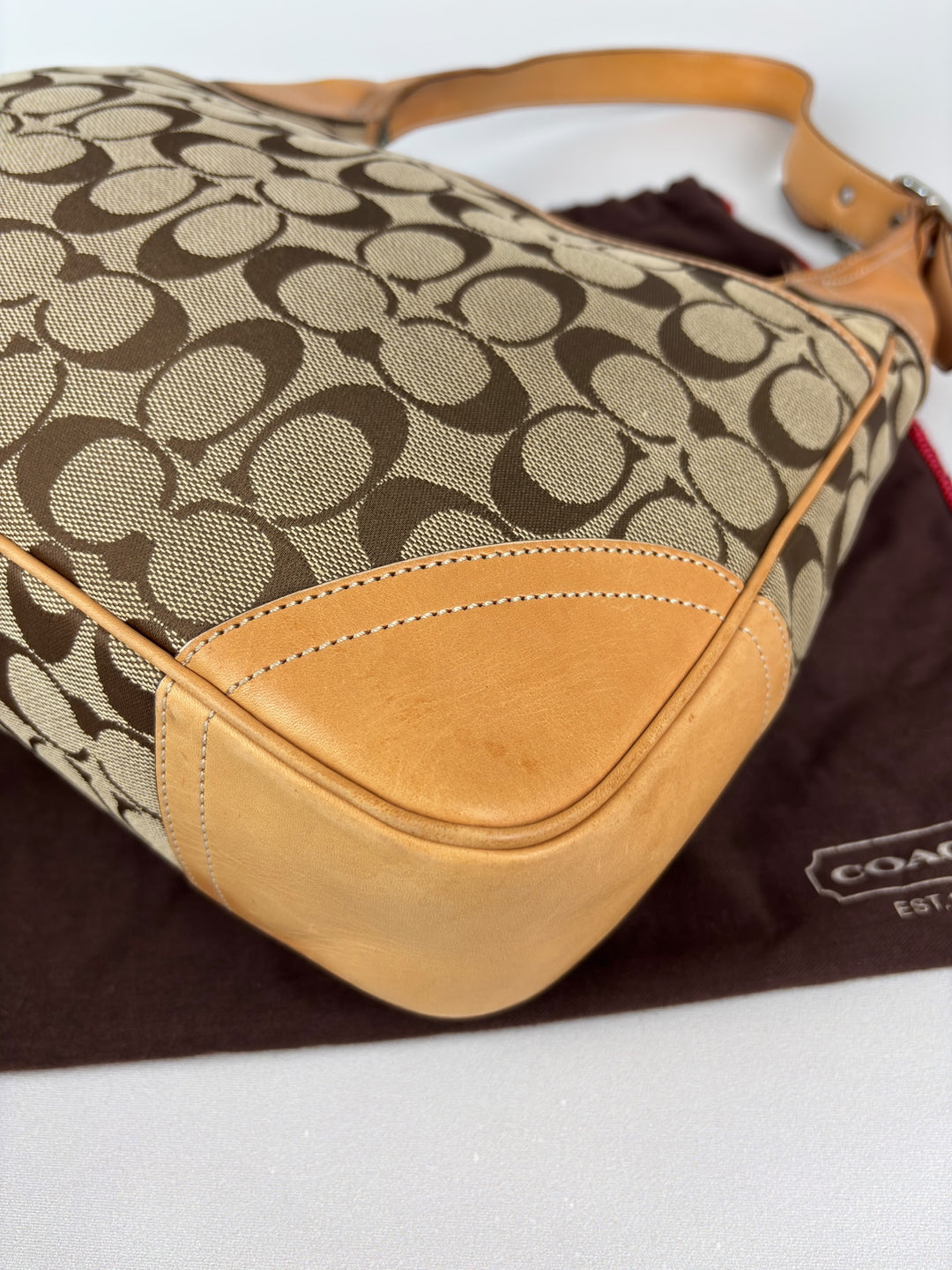 Coach Signature Jacquard Hobo Bag mit Dog-Leash Clip