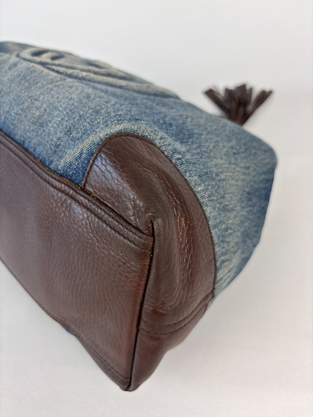 Gucci Soho Denim Tote/Hobo Bag mit Kettenriemen und Fransenanhänger